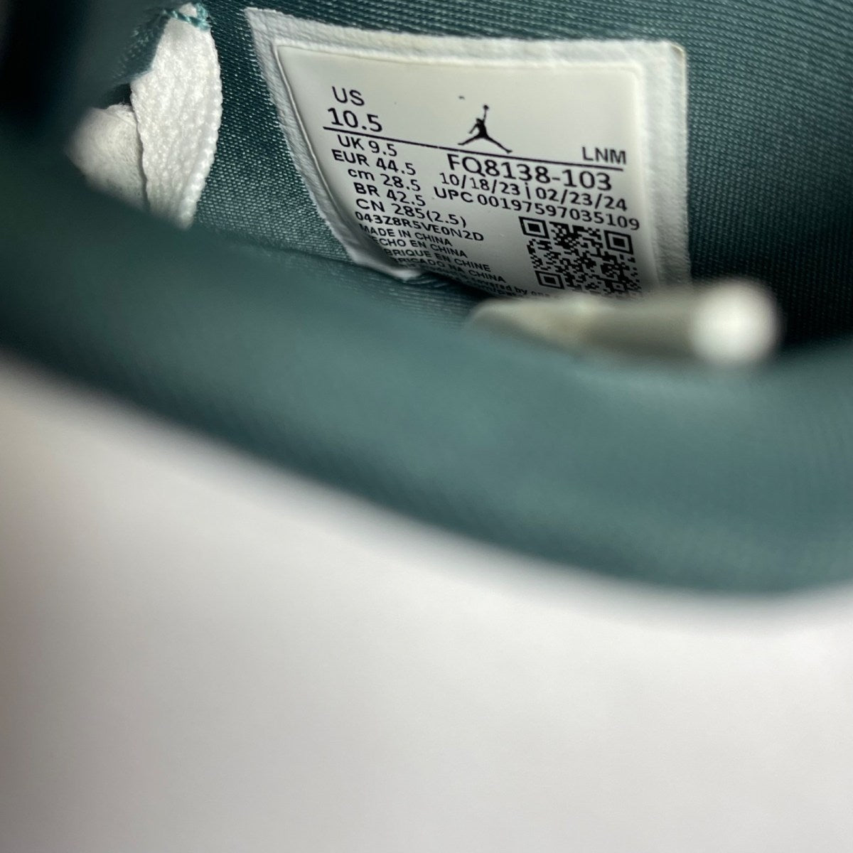 Jordan 4 Retro Oxidized Green 10.5 (Moderately Worn Pre-Owned)JordanWhite/Oxidized Green/White/Neutral Grey - Image 6