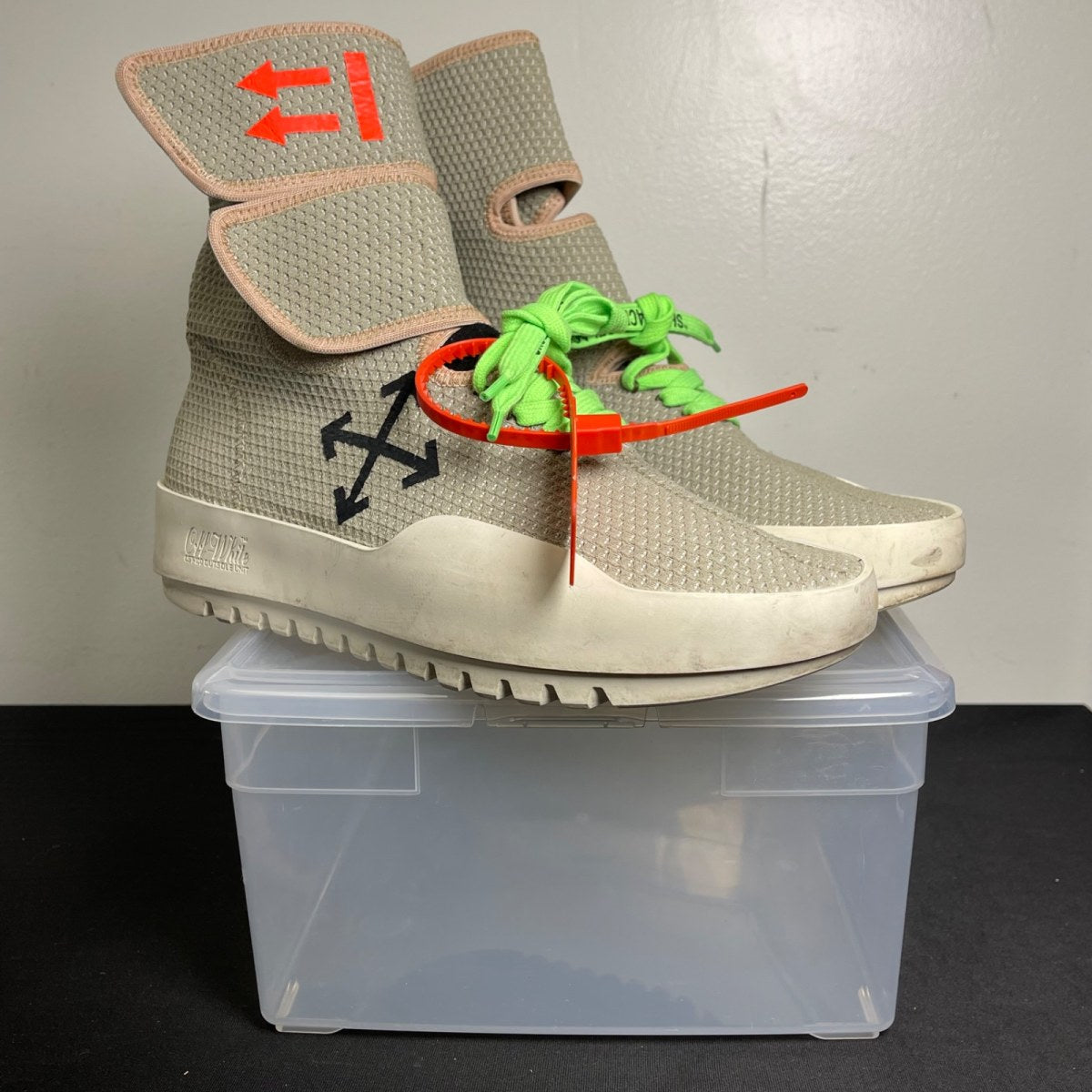 OFF-WHITE Motowrap Light Grey Black (Size 41) - Image 1