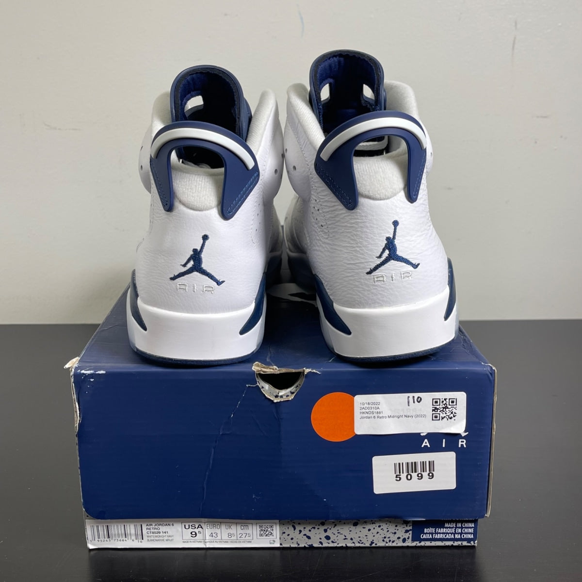 Jordan 6 Retro Midnight Navy (2022) 9.5 (Moderately Worn Pre-Owned)JordanWhite/Midnight Navy - Image 4