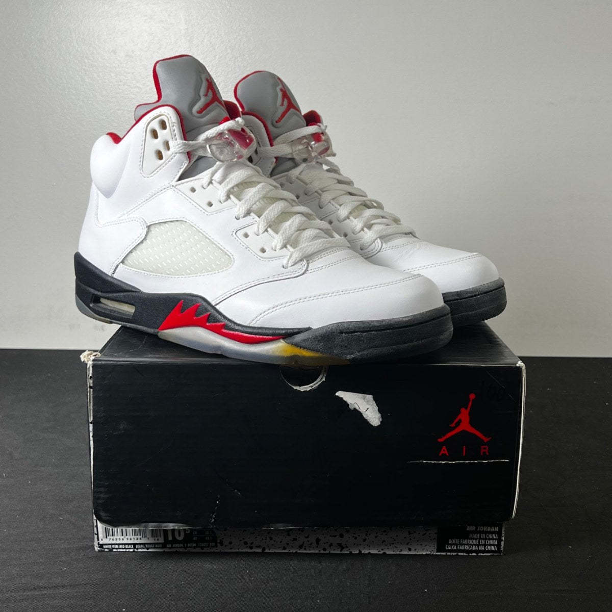 Jordan 5 Retro Fire Red (2013) 10.5 (Lightly Worn Pre-Owned)JordanWhite/Fire Red-Black - Image 1