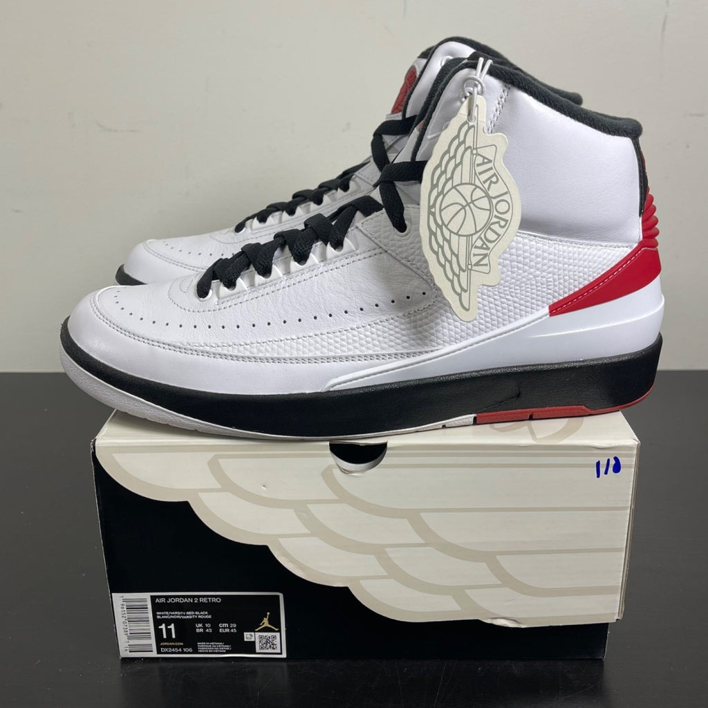 Jordan 2 Retro OG Chicago (2022) 11 (Moderately Worn Pre-Owned)JordanWhite/Varsity Red/Black - Image 3
