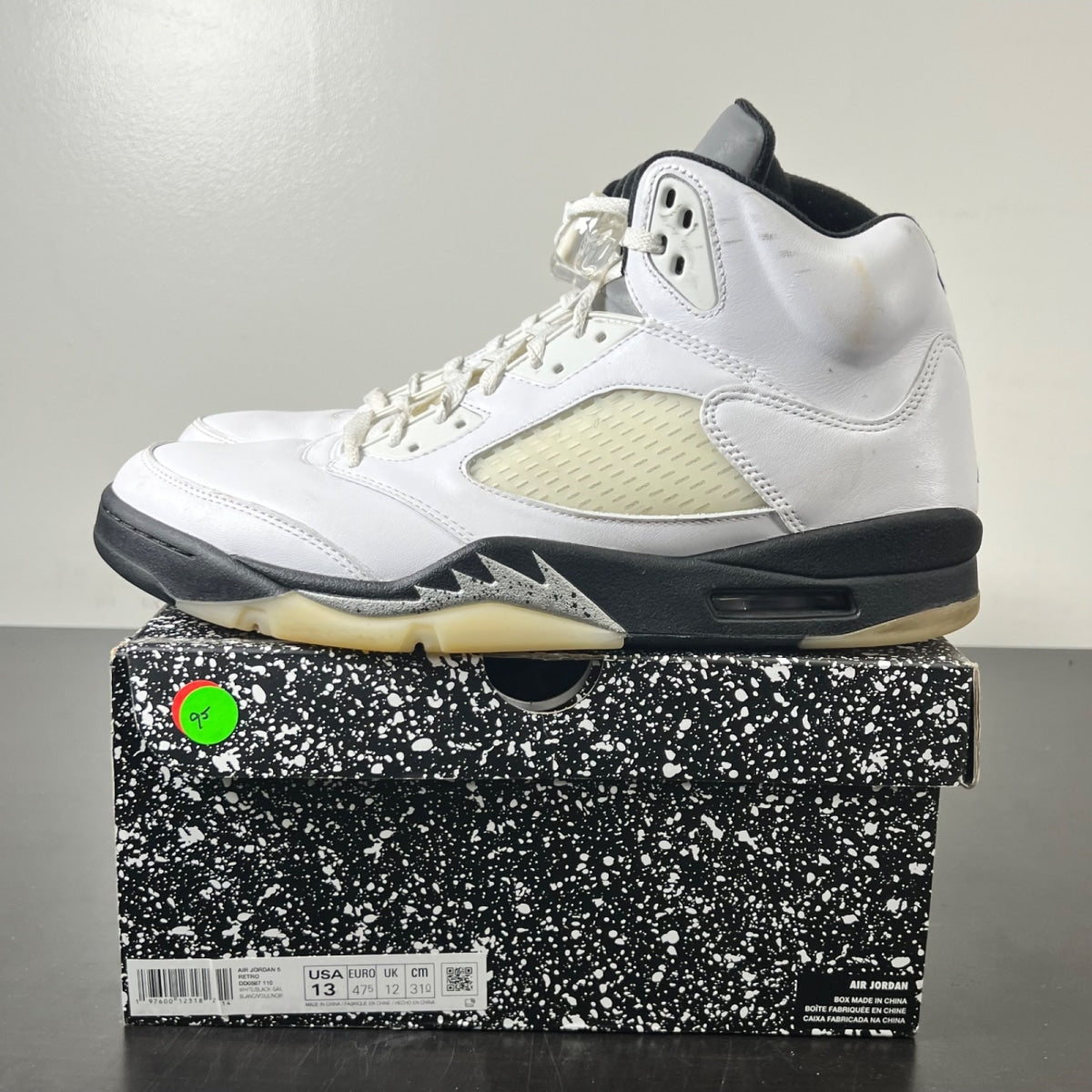 Jordan 5 Retro Reverse Metallic 13 (Moderately Worn Pre-Owned)JordanWhite/Black/Sail/Metallic Silver - Image 3