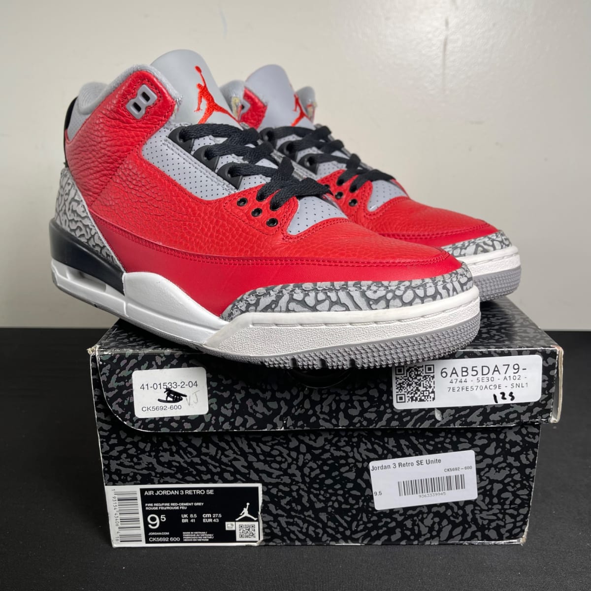 Jordan 3 Retro SE Unite (Size 9.5) - aux