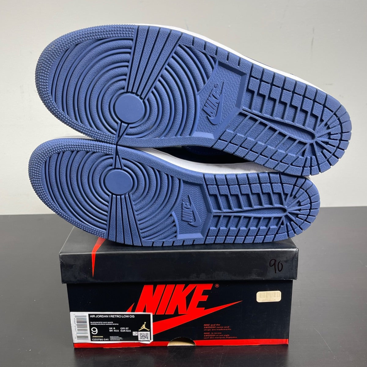 Jordan 1 Retro Low OG Mystic Navy 9 (Moderately Worn Pre-Owned)JordanBlack/Mystic Navy-White - Image 5