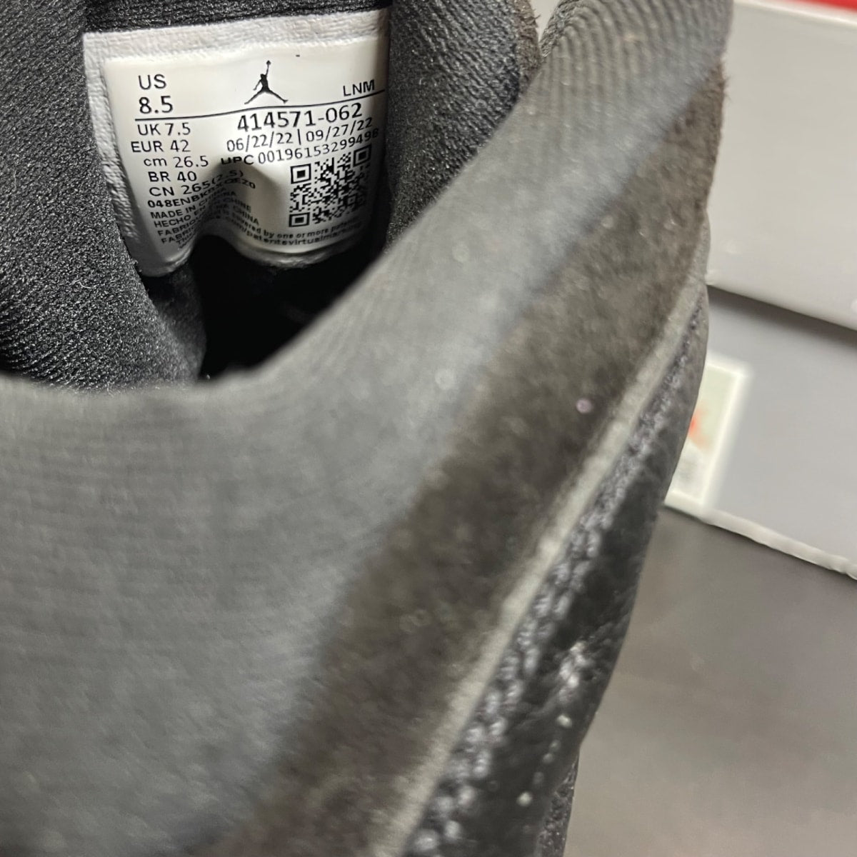 Jordan 13 Retro Playoffs (2023) 8.5 (Moderately Worn Pre-Owned)JordanBlack/Varsity Red-White-Vibrant Yellow - Image 6
