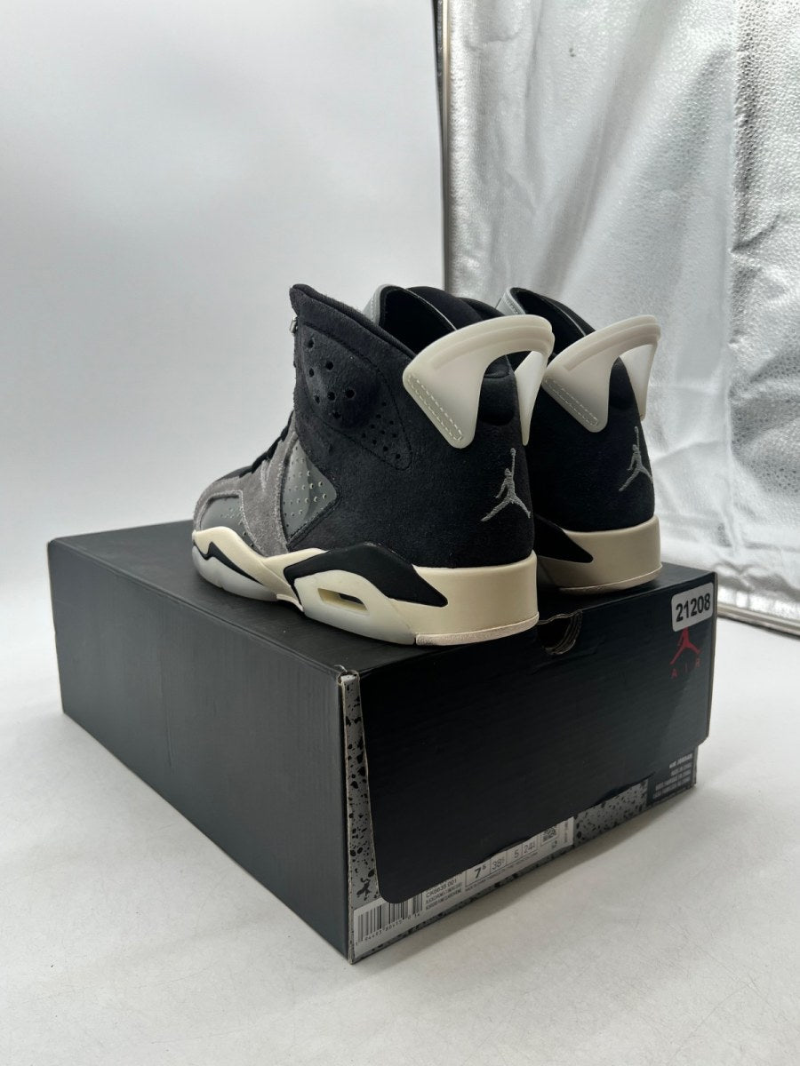 Jordan 6 Retro Tech Chrome (Women's) 7.5W (Lightly Worn Pre-Owned) - Image 6