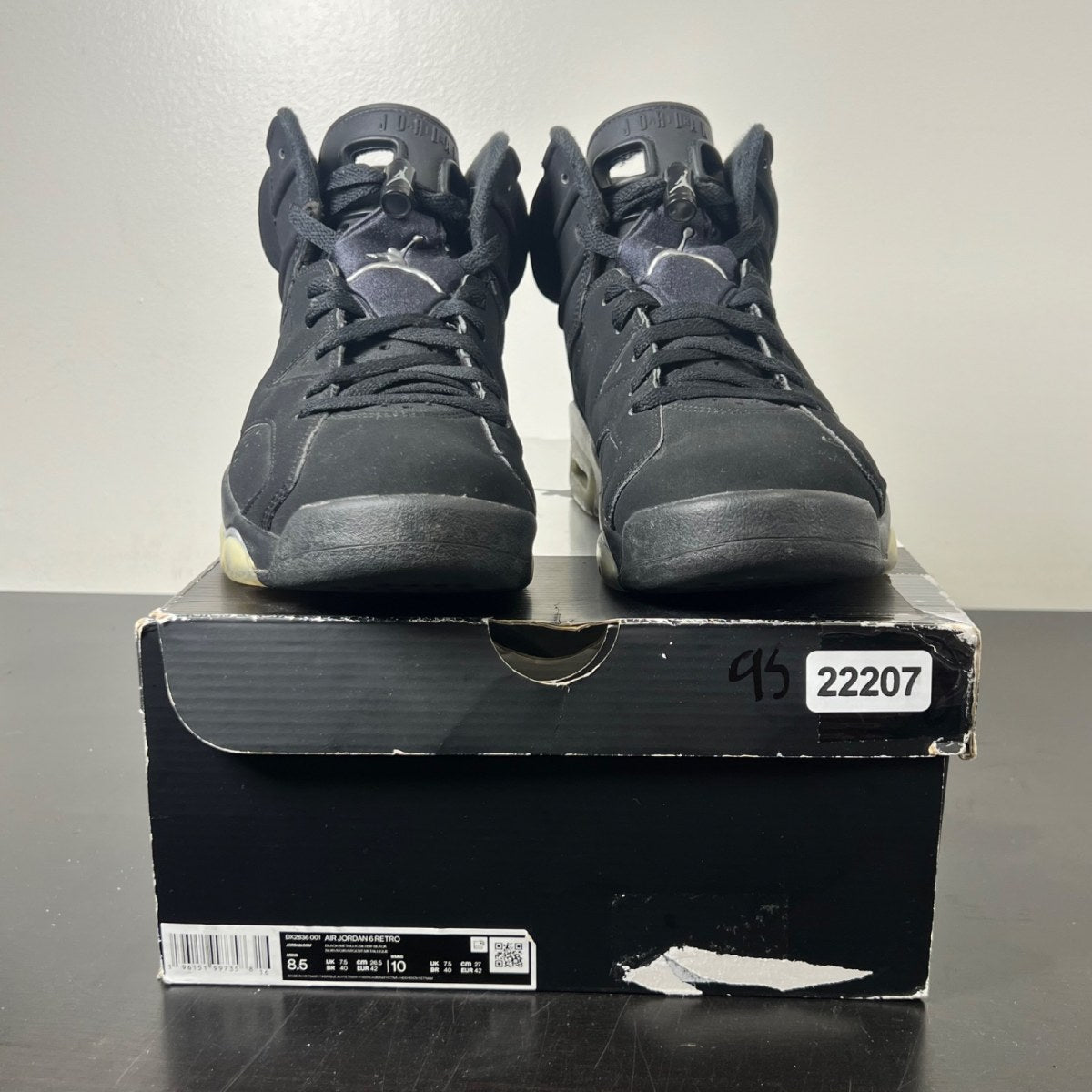 Jordan 6 Retro Chrome 8.5 (Lightly Worn Pre-Owned)JordanBlack/Black/Metallic Silver - Image 2