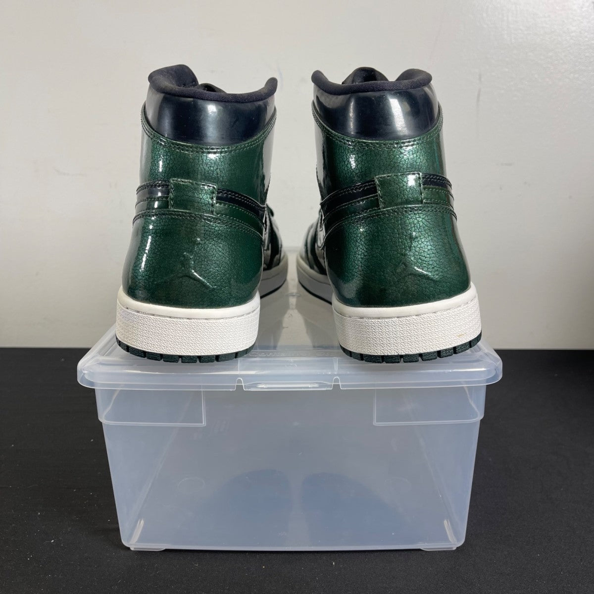 Jordan 1 Retro Grove Green 13 (Moderately Worn Pre-Owned)JordanGrove Green/Black-White - Image 4