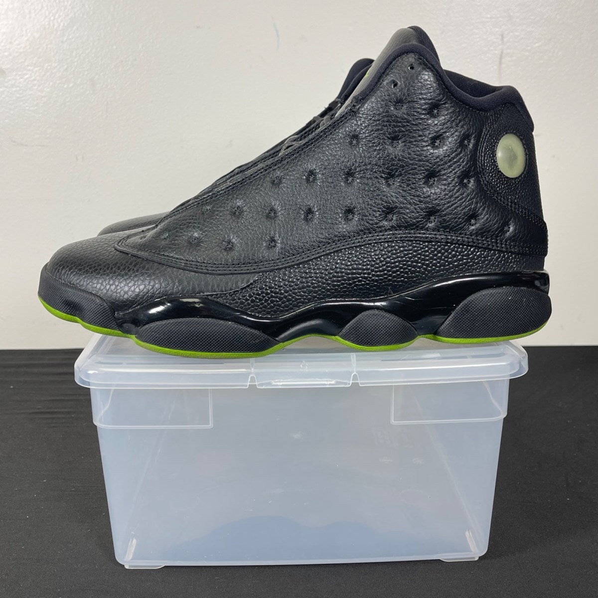 Jordan 13 Retro Altitude (2017) 10.5 (Moderately Worn Pre-Owned)JordanBlack/Altitude Green - Image 3