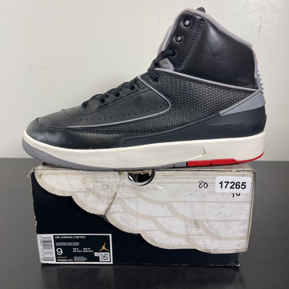 Jordan 2 Retro Black Cement 9 (Moderately Worn Pre-Owned)JordanBlack/Cement Grey/Fire Red/Sail - Image 3