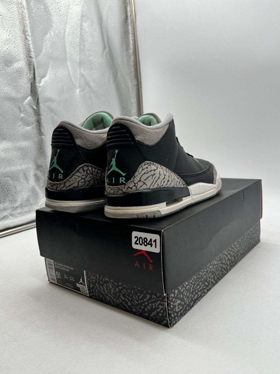 Jordan 3 Retro Green Glow (GS) 5.5Y (Moderately Worn Pre-Owned) - Image 2