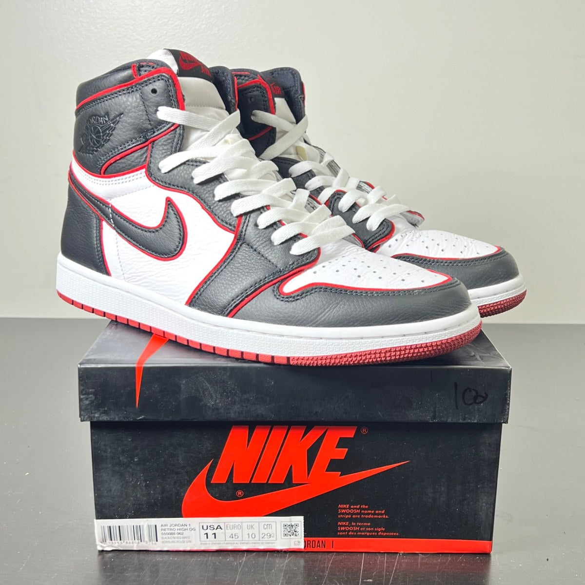 Jordan 1 Retro High Bloodline 11 (Lightly Worn Pre-Owned)JordanBlack/Gym Red-White - Image 1
