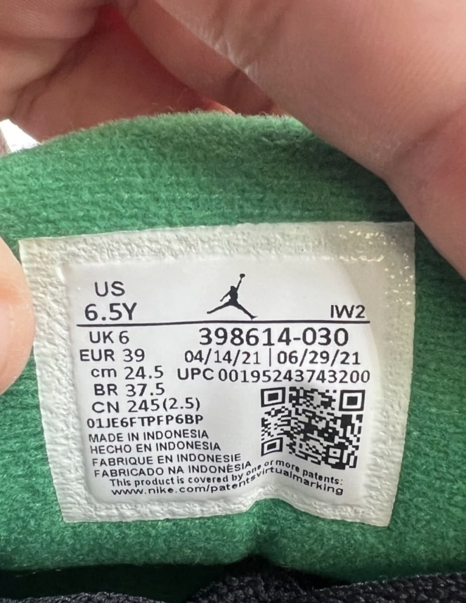 Jordan 3 Retro Pine Green (GS) 6.5Y (Lightly Worn Pre-Owned)JordanBlack/Silver/White/Pine Green - Image 7