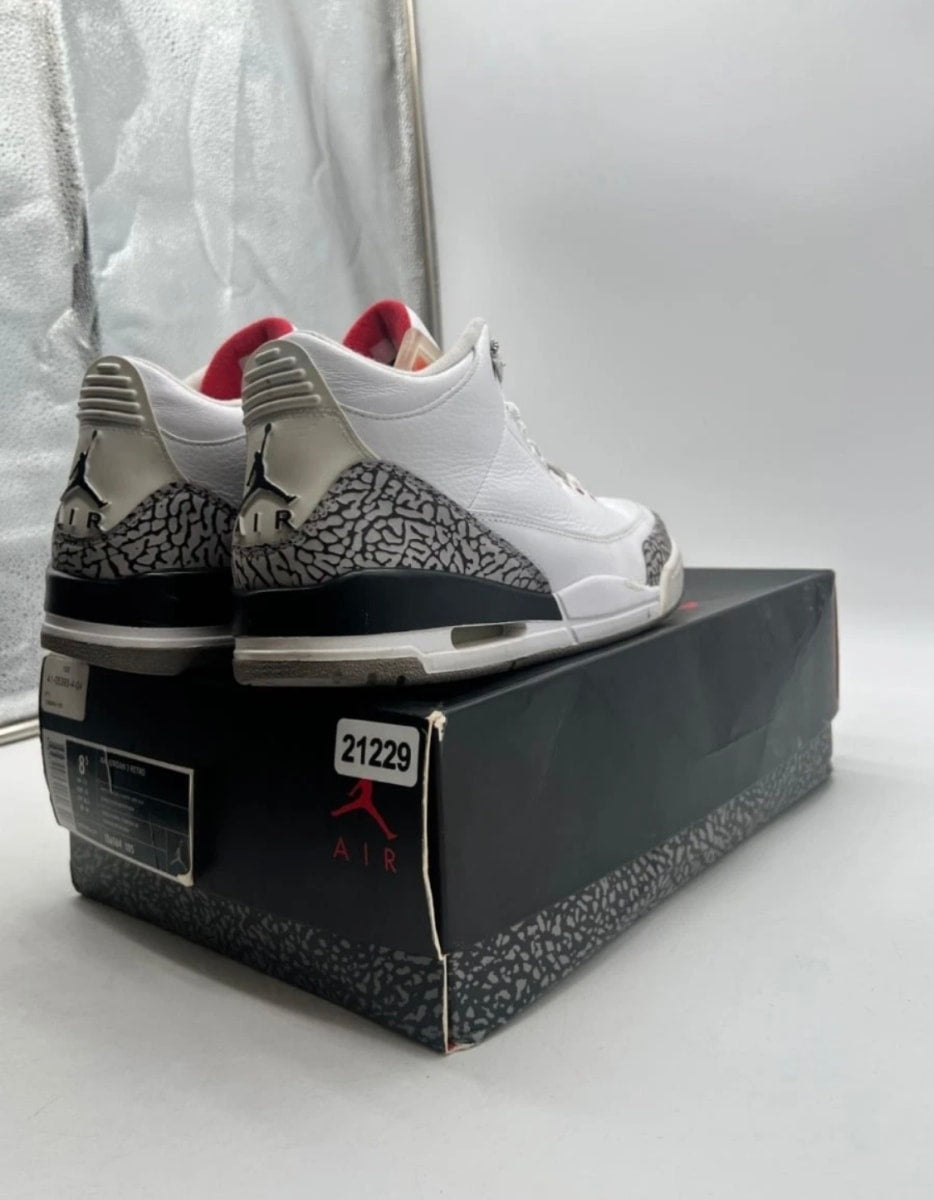 Jordan 3 Retro White Cement (2011) 8.5 (Moderately Worn Pre-Owned)JordanWhite/Cement Grey-Fire Red - Image 5