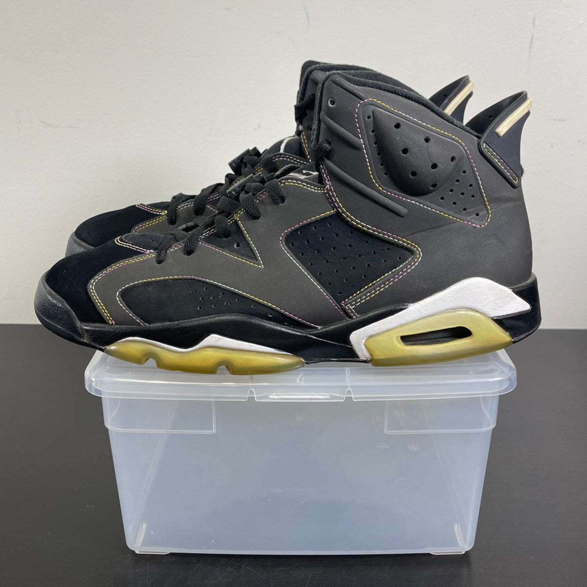 Jordan 6 Retro Lakers 11 (Moderately Worn Pre-Owned)JordanBlack/Varsity Purple-White-Varsity Maize - Image 3