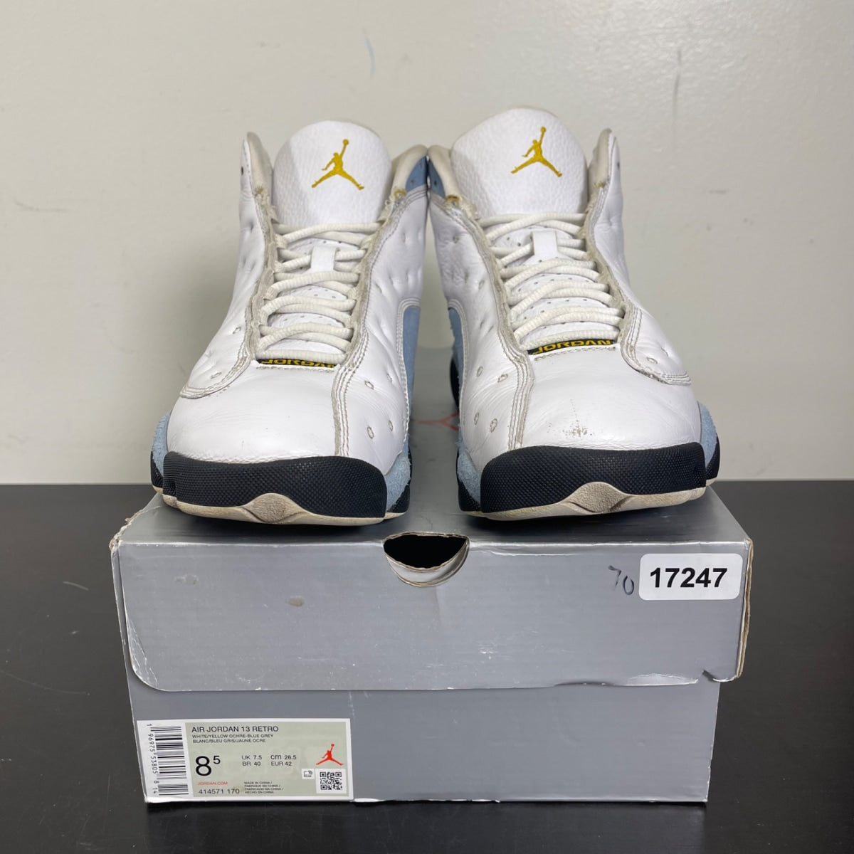 Jordan 13 Retro Blue Grey 8.5 (Moderately Worn Pre-Owned)JordanWhite/Yellow Ochre/Blue Grey/Black - Image 2