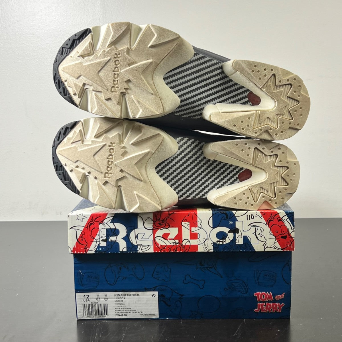Reebok Instapump Fury Tom & Jerry 12 (Lightly Worn Pre-Owned)ReebokCold Grey 6/Hero Yellow-Black - Image 6
