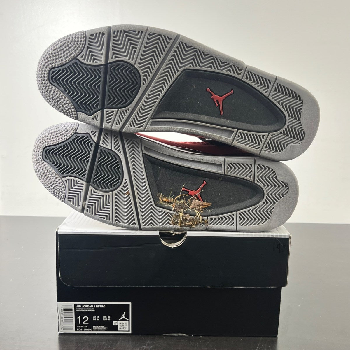 Jordan 4 Retro Toro Bravo (2026) 12 (Lightly Worn Pre-Owned)JordanFire Red/White/Black/Cement Grey - Image 5