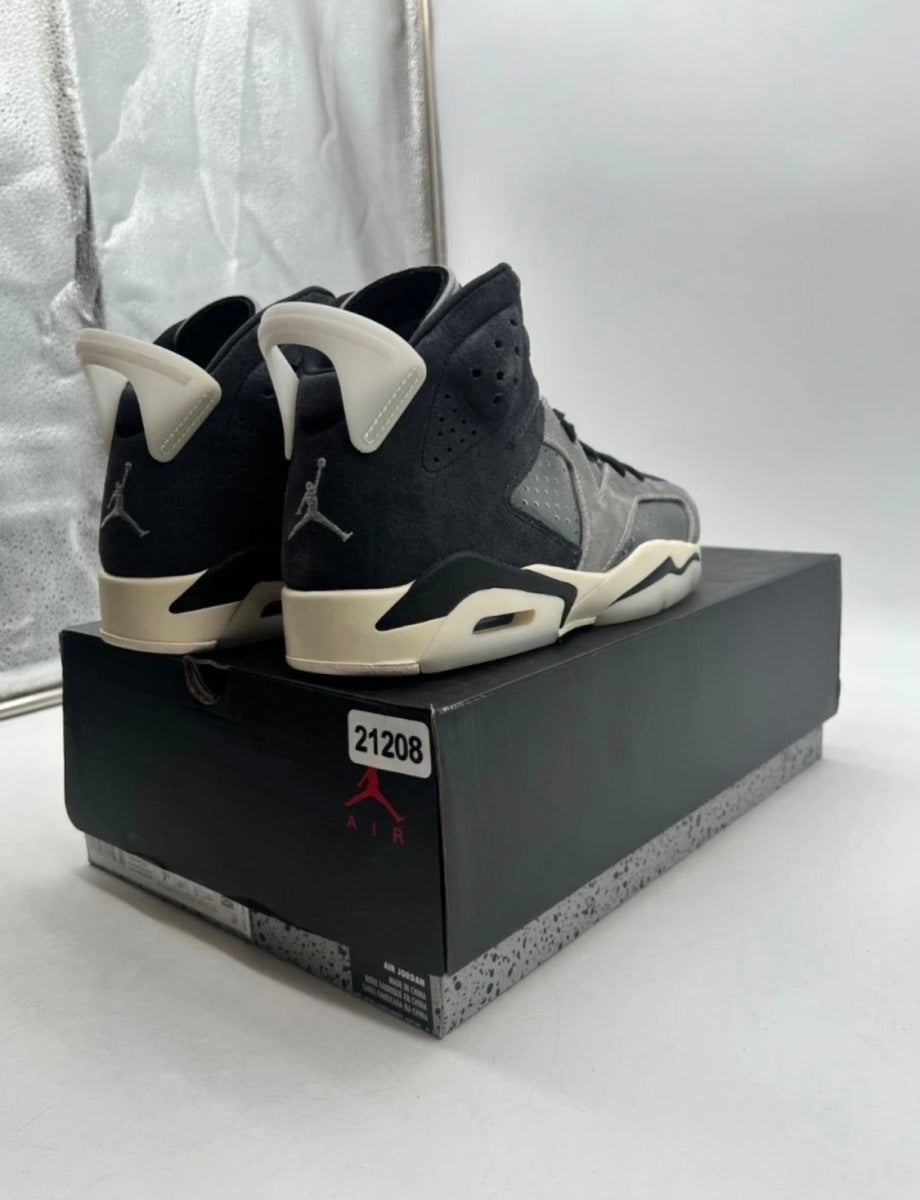 Jordan 6 Retro Tech Chrome (Women's) 7.5W (Lightly Worn Pre-Owned)JordanBlack/Light Smoke Grey-Sail-Chrome - Image 5