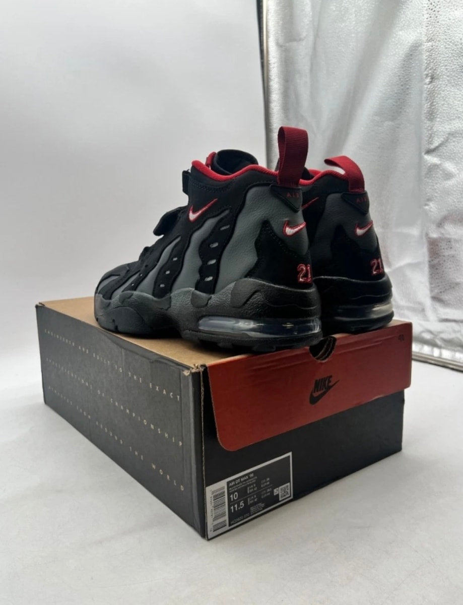 Nike Air DT Max '96 Falcons 10 (Lightly Worn Pre-Owned)NikeBlack/White/Team Anthracite/Metallic Silver/Fire Red - Image 4