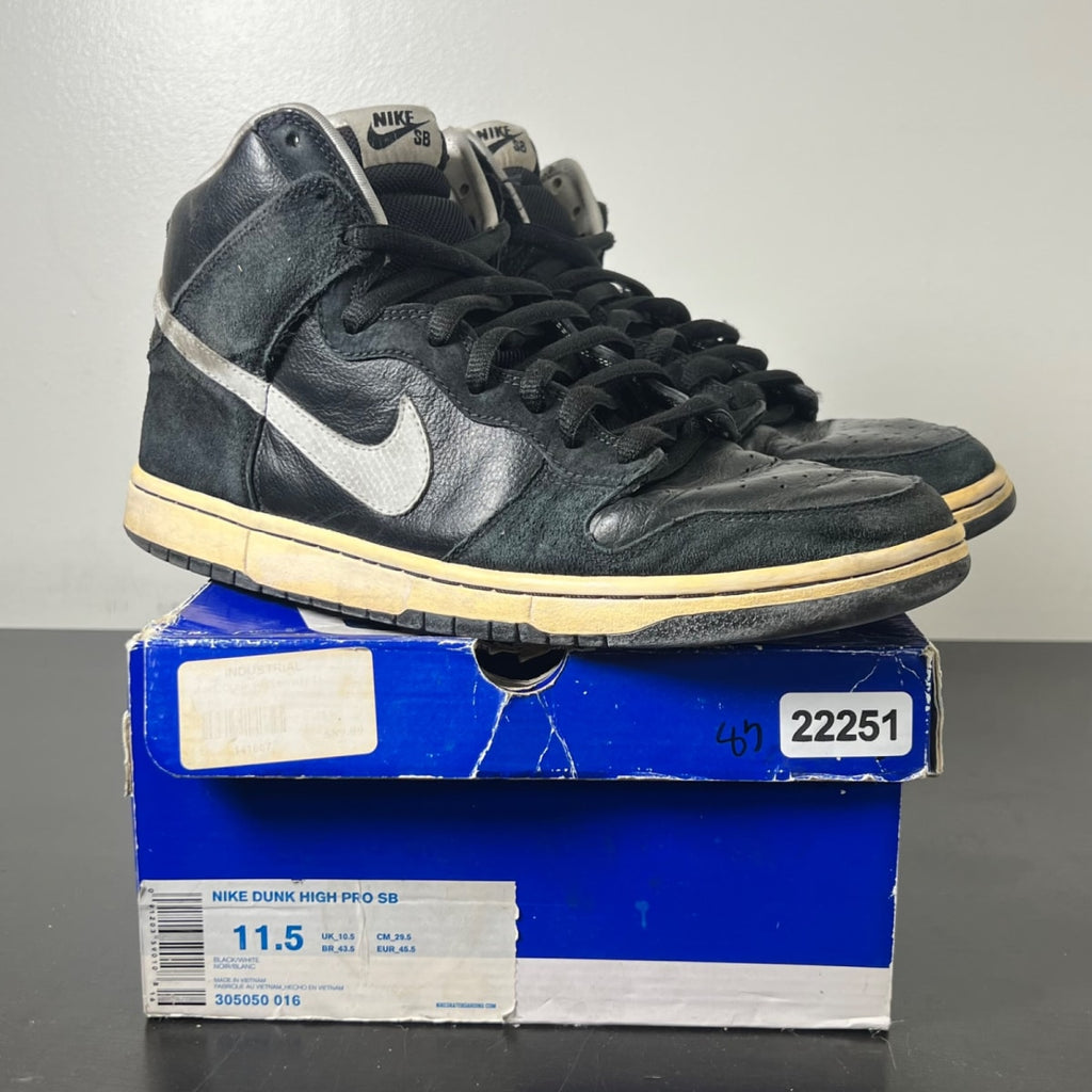 Nike SB Dunk High Venom (2008) 11.5 (Heavily Worn Pre-Owned)NikeBlack/White - Image 1