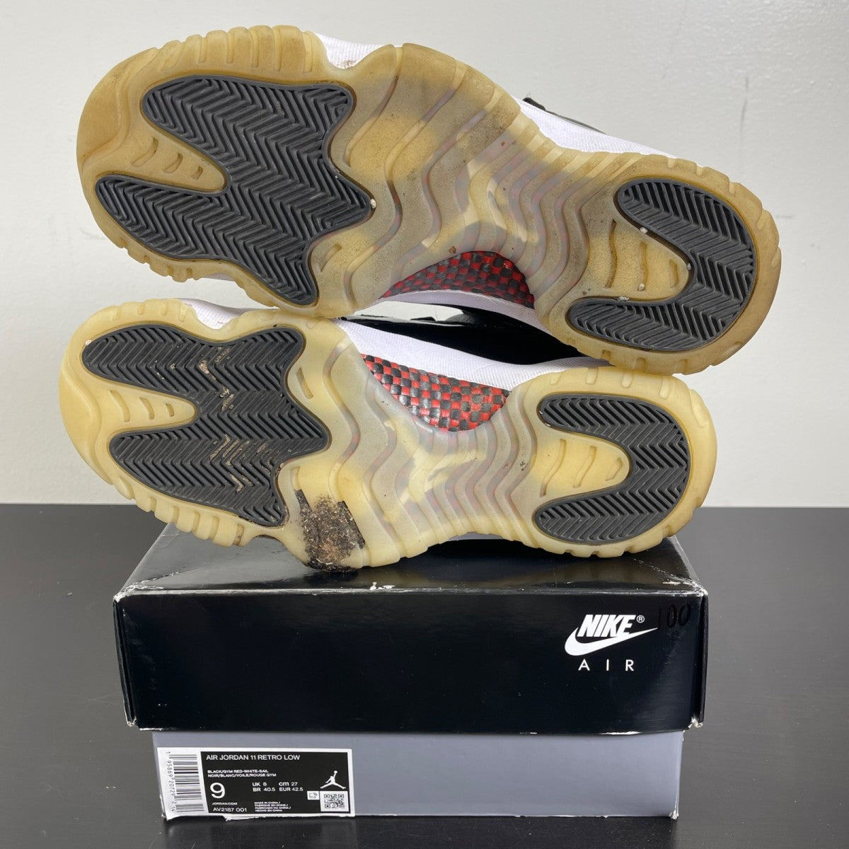 Jordan 11 Retro Low 72-10 9 (Moderately Worn Pre-Owned)JordanBlack/Gym Red/White/Sail - Image 5