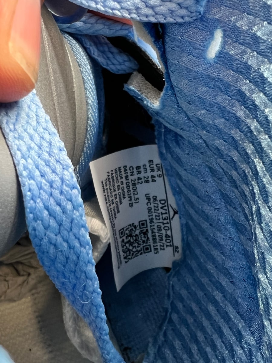 Jordan 5 Retro UNC University Blue 10 (Moderately Worn Pre-Owned) - Image 7