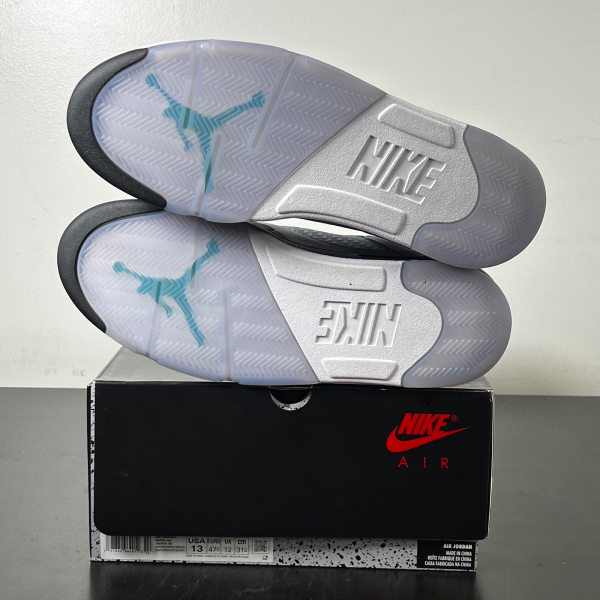 Jordan 5 Retro Grape (2025) 13 (Lightly Worn Pre-Owned)JordanWhite/Grape Ice-New Emerald - Image 6