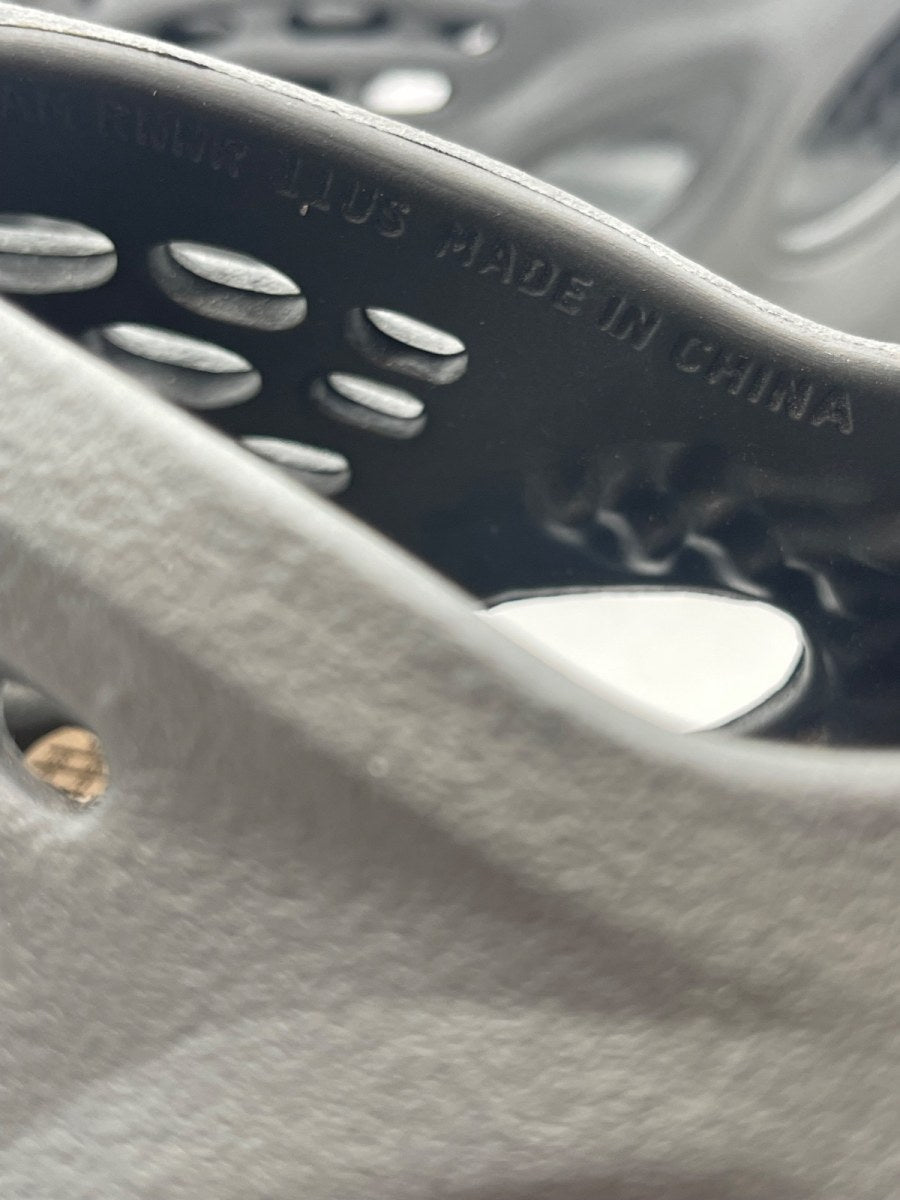 adidas Yeezy Foam RNR Carbon 11 (Moderately Worn Pre-Owned) - Image 8