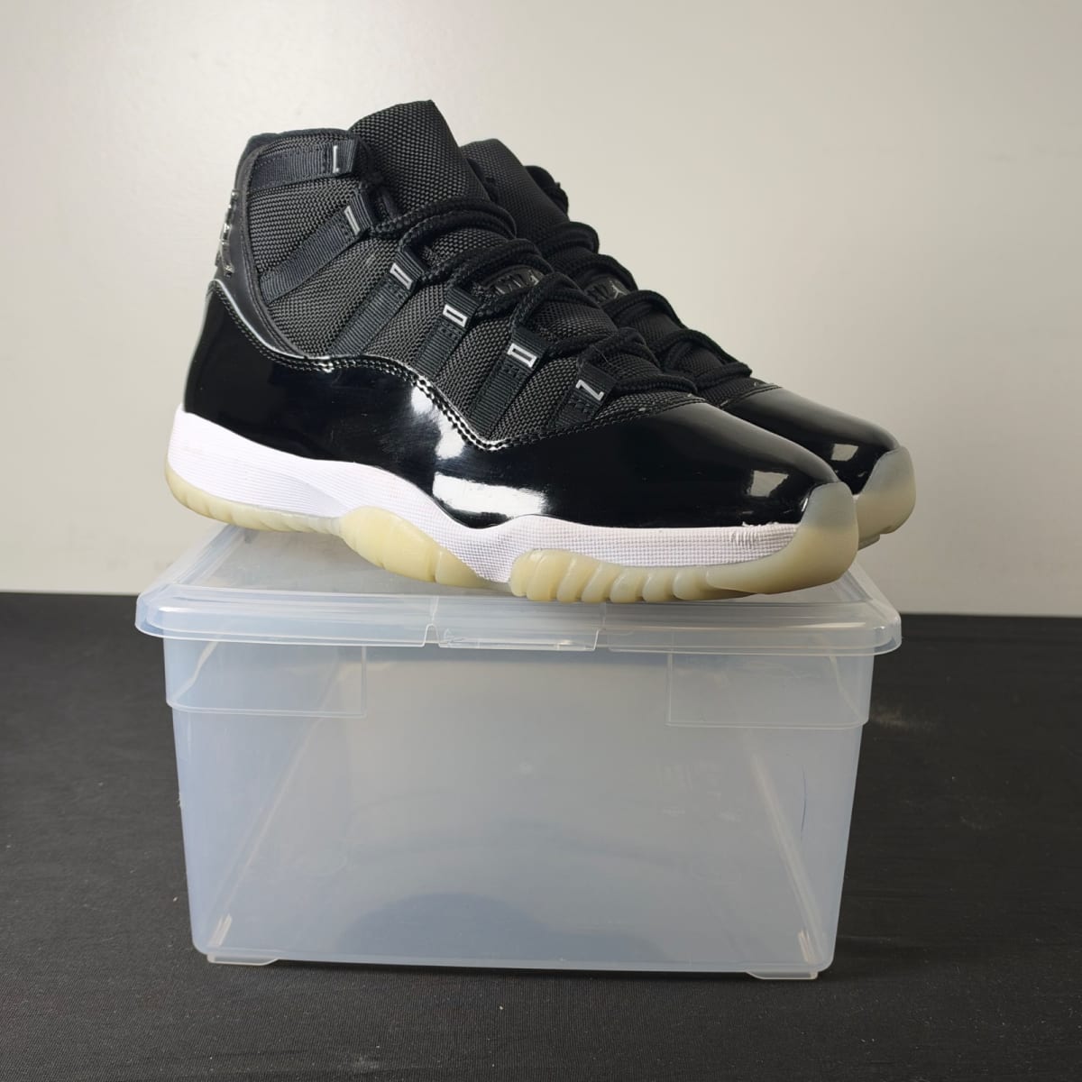 Jordan 11 Retro Jubilee 25th Anniversary (Size 8) - aux