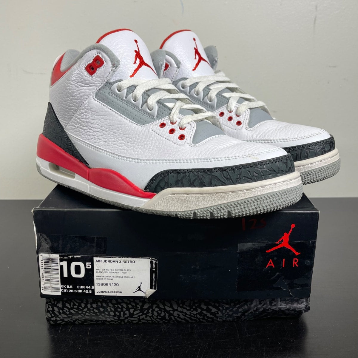 Jordan 3 Retro Fire Red (2013) 10.5 (Moderately Worn Pre-Owned)JordanWhite/Fire Red-Neutral Grey-Black - Image 1