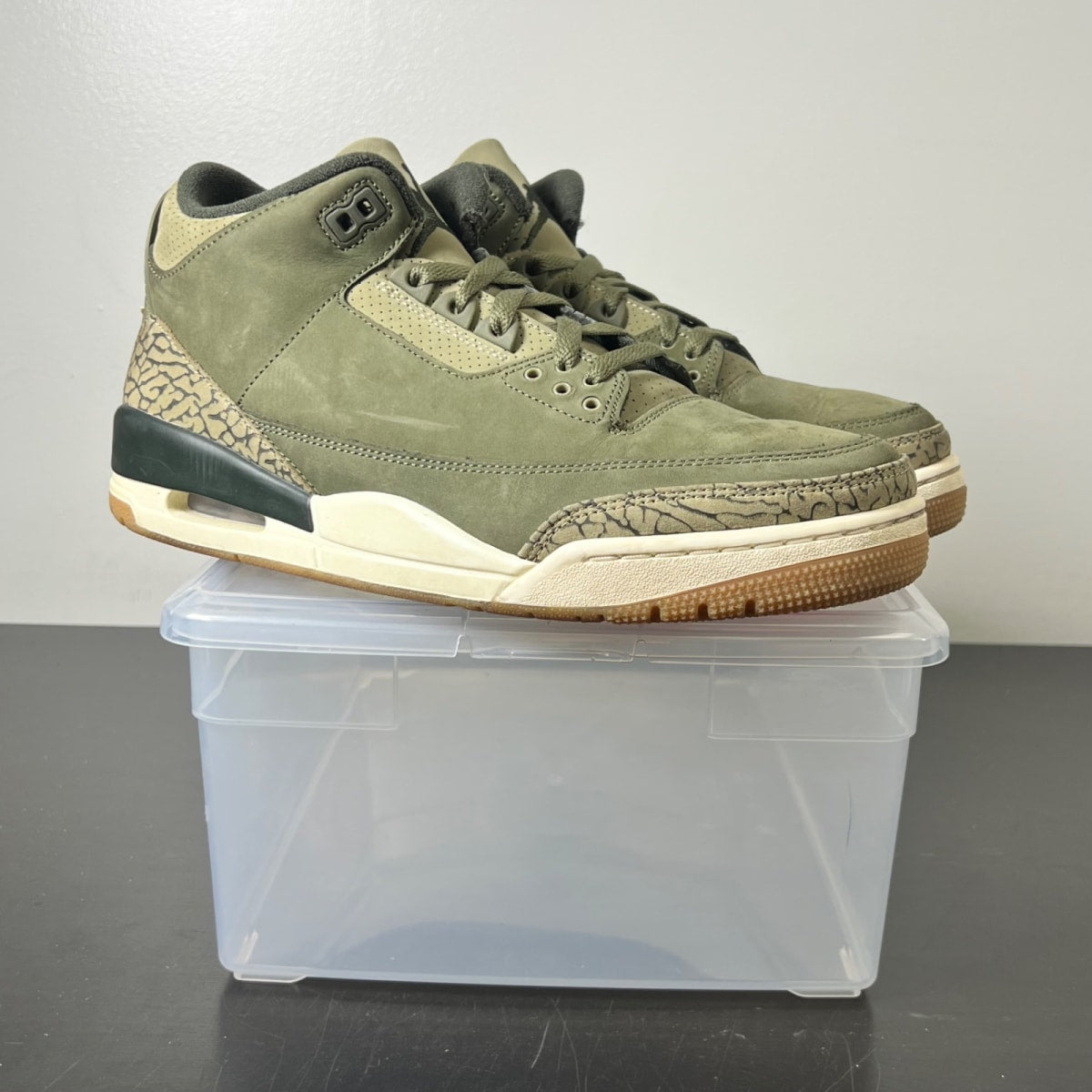 Jordan 3 Retro Family Affair 10 (Moderately Worn Pre-Owned)JordanMedium Olive/Sequoia/Neutral Olive/Sail/Total Crimson - Image 1