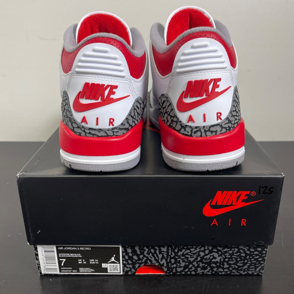 Jordan 3 Retro Fire Red (2022) 7 (Moderately Worn Pre-Owned)JordanWhite/Fire Red/Cement Grey/Black - Image 4