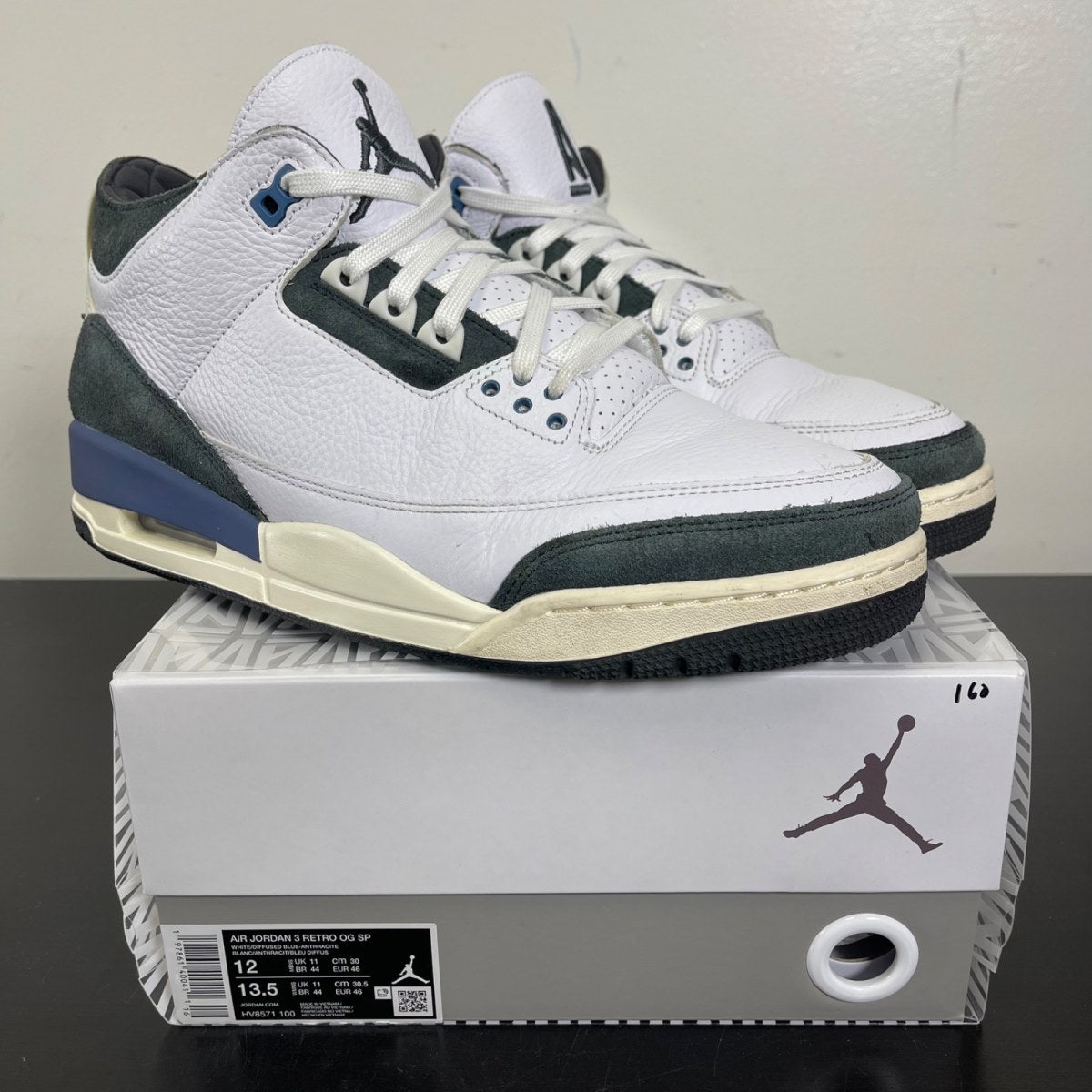 Jordan 3 Retro OG SP A Ma Maniére Diffused Blue Diffused Blue 12 (Moderately Worn Pre-Owned)JordanWhite/Diffused Blue/Anthracite/Muslin - Image 1