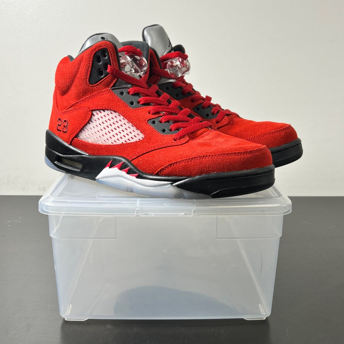 Jordan 5 Retro Raging Bull Red (2021) 9 (Lightly Worn Pre-Owned)JordanVarsity Red/Black-White - Image 1