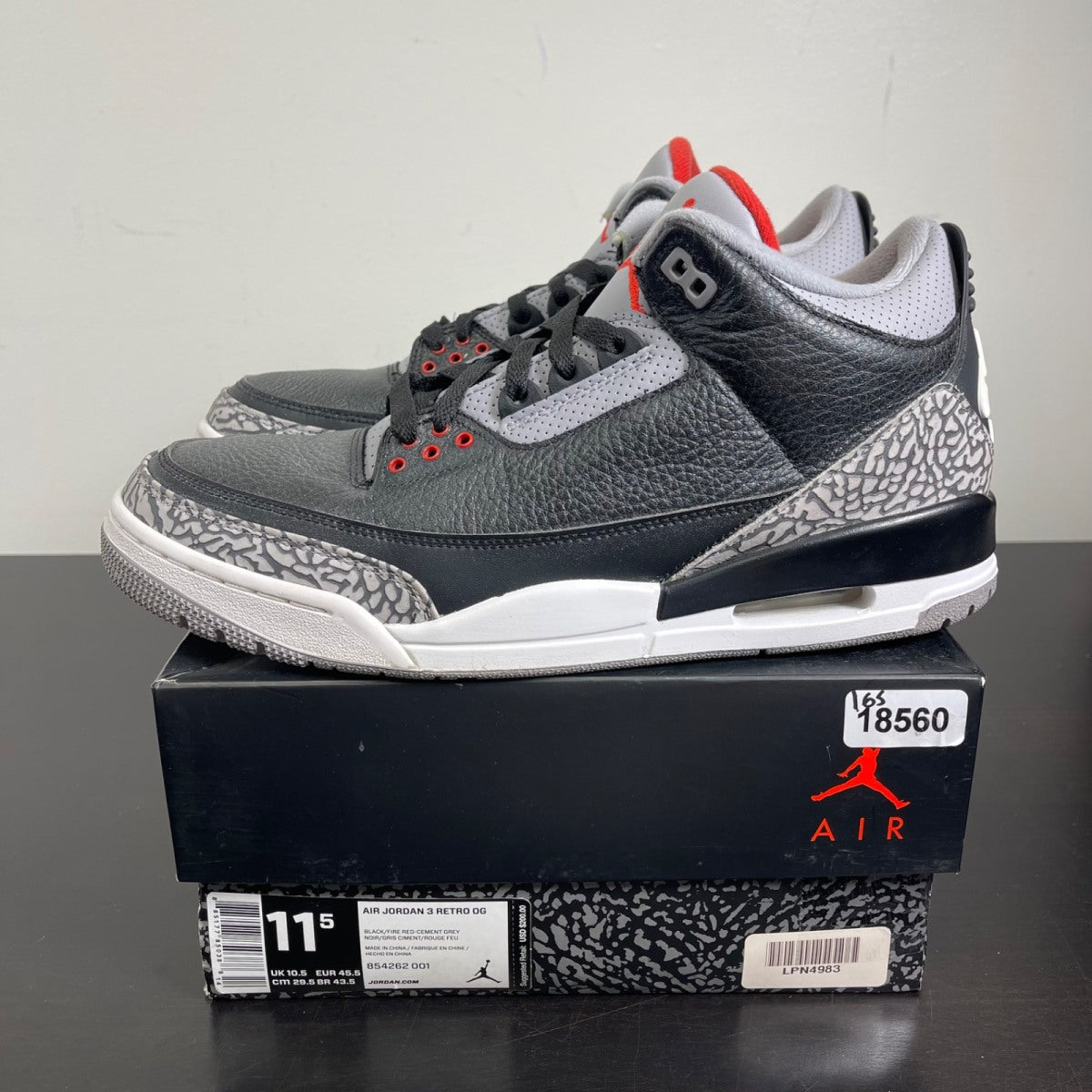 Jordan 3 Retro Black Cement (2018) 11.5 (Moderately Worn Pre-Owned)JordanBlack/Fire Red-Cement Grey-White - Image 3