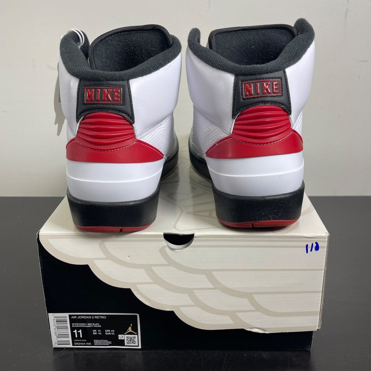 Jordan 2 Retro OG Chicago (2022) 11 (Moderately Worn Pre-Owned)JordanWhite/Varsity Red/Black - Image 4