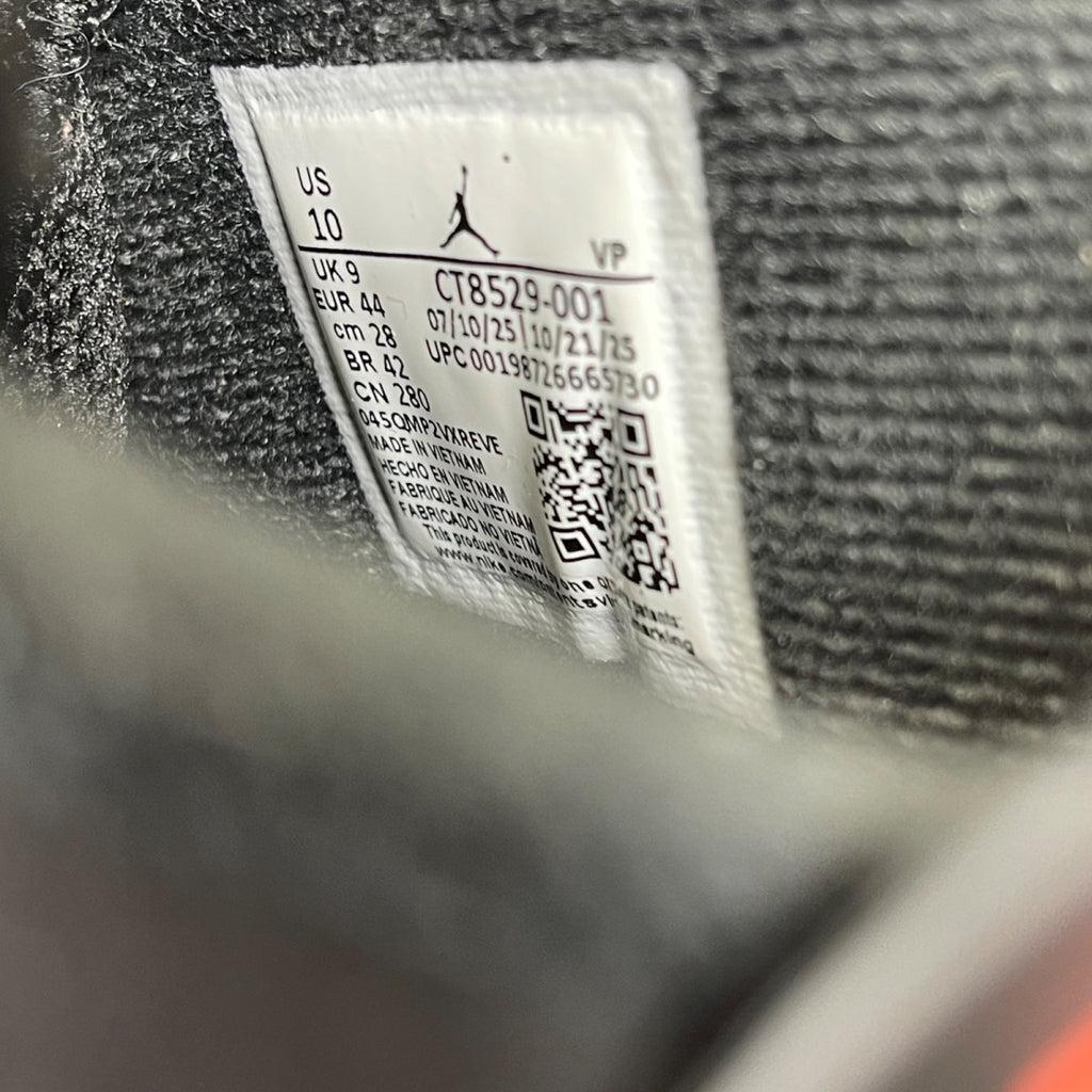 Jordan 6 Retro Infrared Salesman 10 (Moderately Worn Pre-Owned)JordanBlack/Infrared - Image 6
