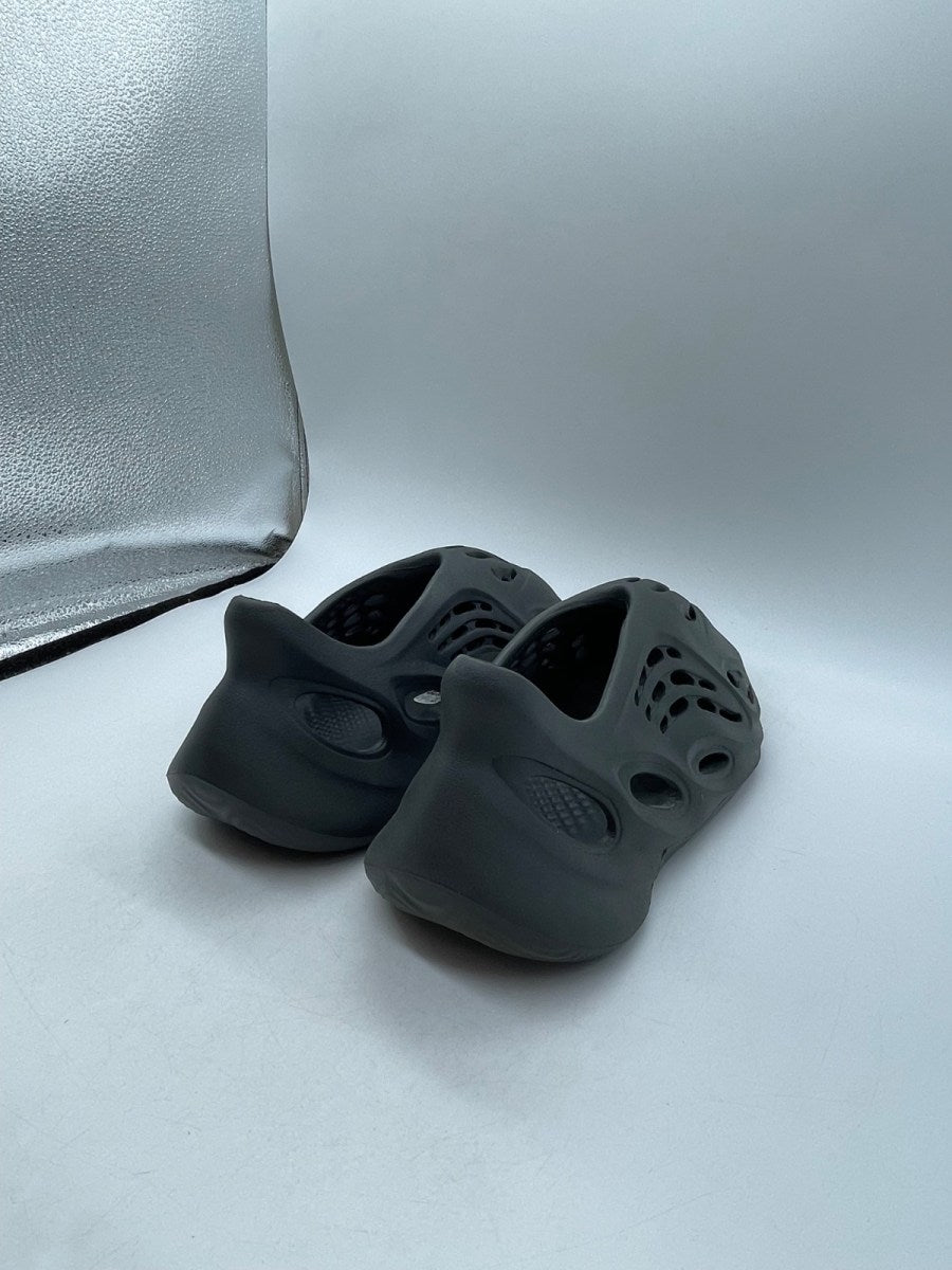adidas Yeezy Foam RNR Carbon 11 (Moderately Worn Pre-Owned) - Image 5