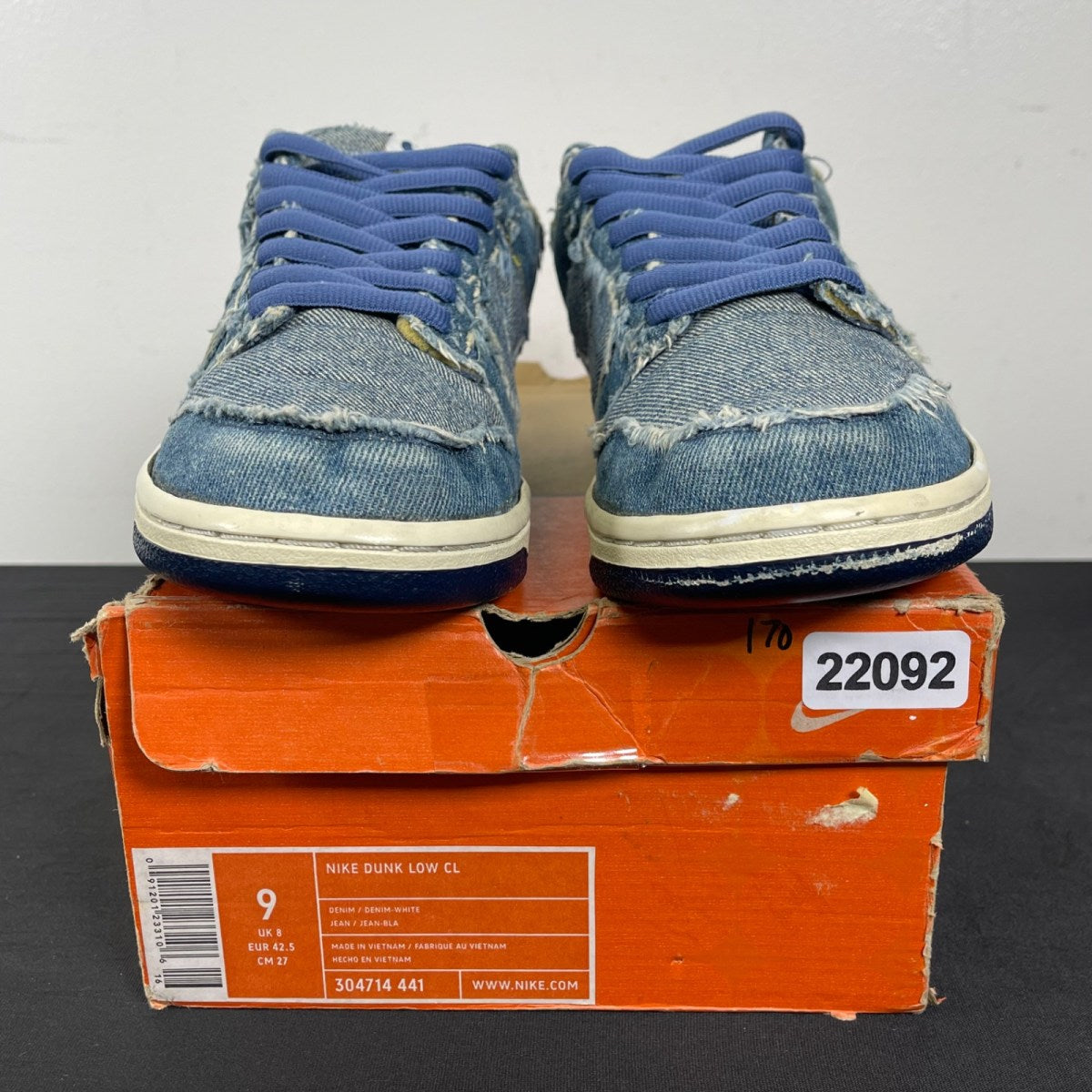Nike Dunk Low CL Denim 9 (Moderately Worn Pre-Owned)NikeDenim/Denim/White - Image 2