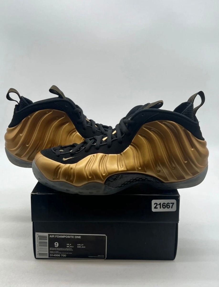 Nike Air Foamposite One Metallic Gold 9 (Lightly Worn Pre-Owned)NikeMetallic Gold/Metallic Gold-Black - Image 1