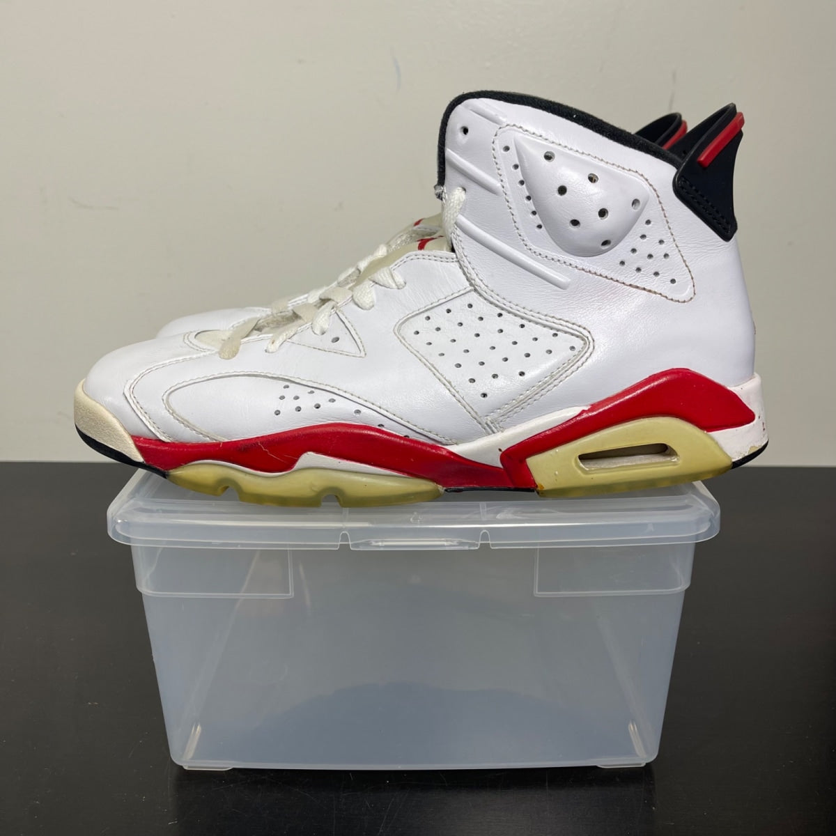 Jordan 6 Retro Bulls (2010) 10.5 (Moderately Worn Pre-Owned)JordanWhite/Varsity Red-Black - Image 4