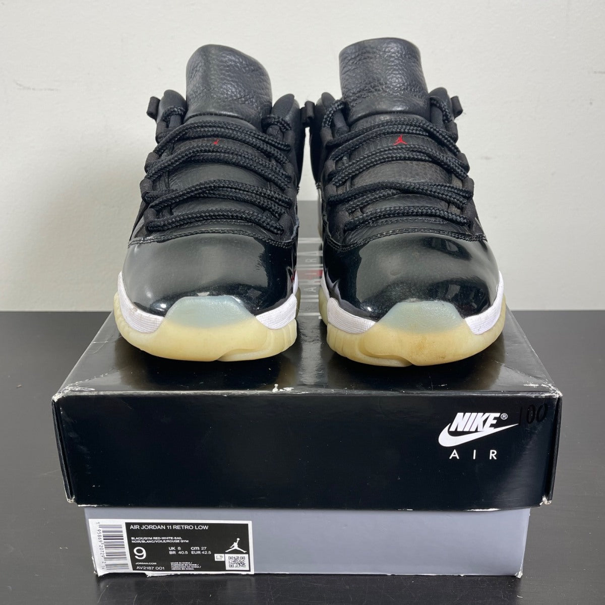 Jordan 11 Retro Low 72-10 9 (Moderately Worn Pre-Owned)JordanBlack/Gym Red/White/Sail - Image 2