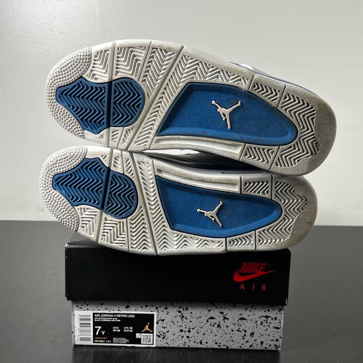 Jordan 4 Retro Military Blue (2024) (GS) 7Y (Lightly Worn Pre-Owned)JordanOff-White/Military Blue/Neutral Grey - Image 6