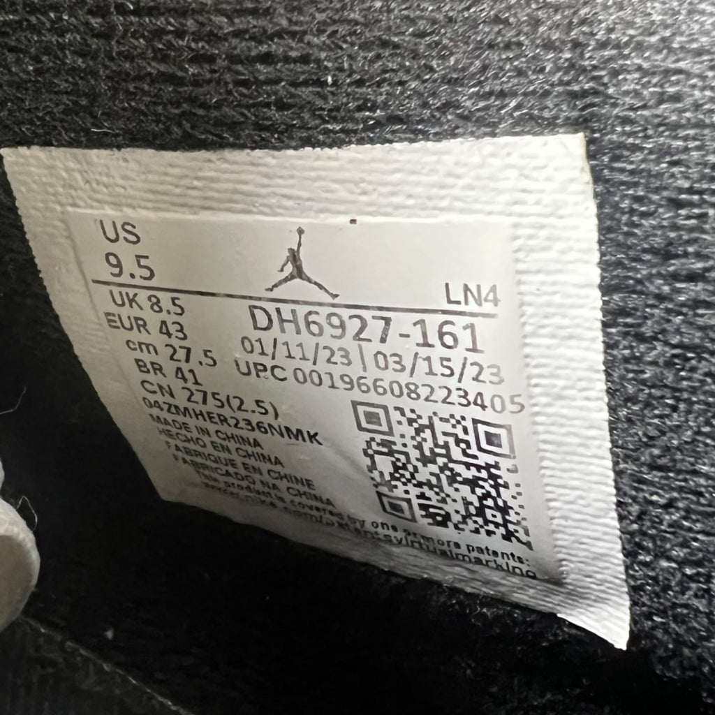 Jordan 4 Retro Red Cement 9.5 (Moderately Worn Pre-Owned)JordanWhite/Fire Red/Black/Neutral Grey - Image 7