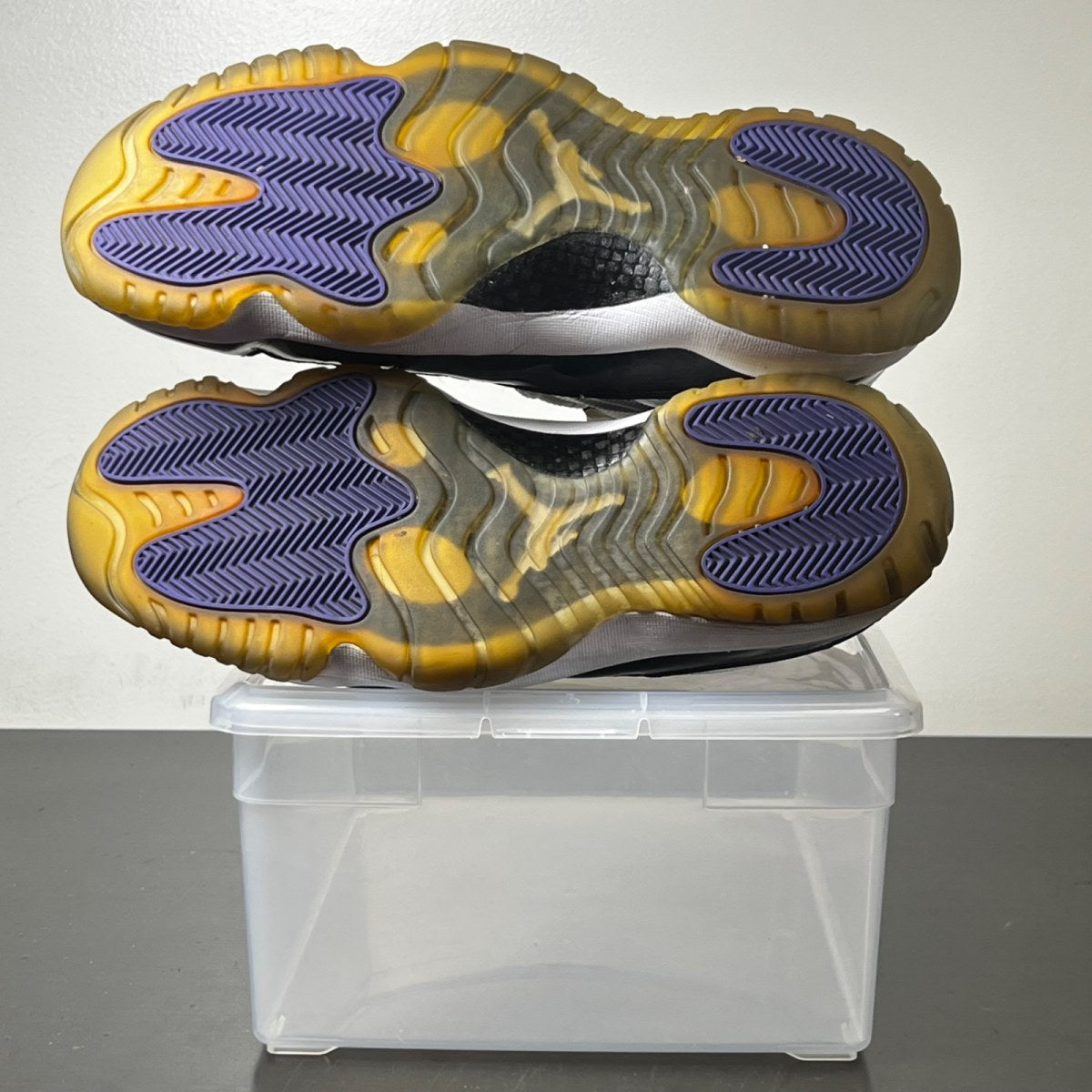 Jordan 11 Retro Concord (2011) 12 (Heavily Worn Pre-Owned)JordanWhite/Black-Dark Concord - Image 5