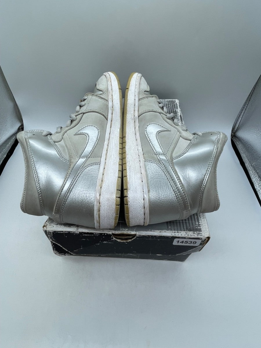 Jordan 1 Retro Neutral Grey 9.5 (Moderately Worn Pre-Owned)JordanNeutral Grey/Metallic Silver - Image 6