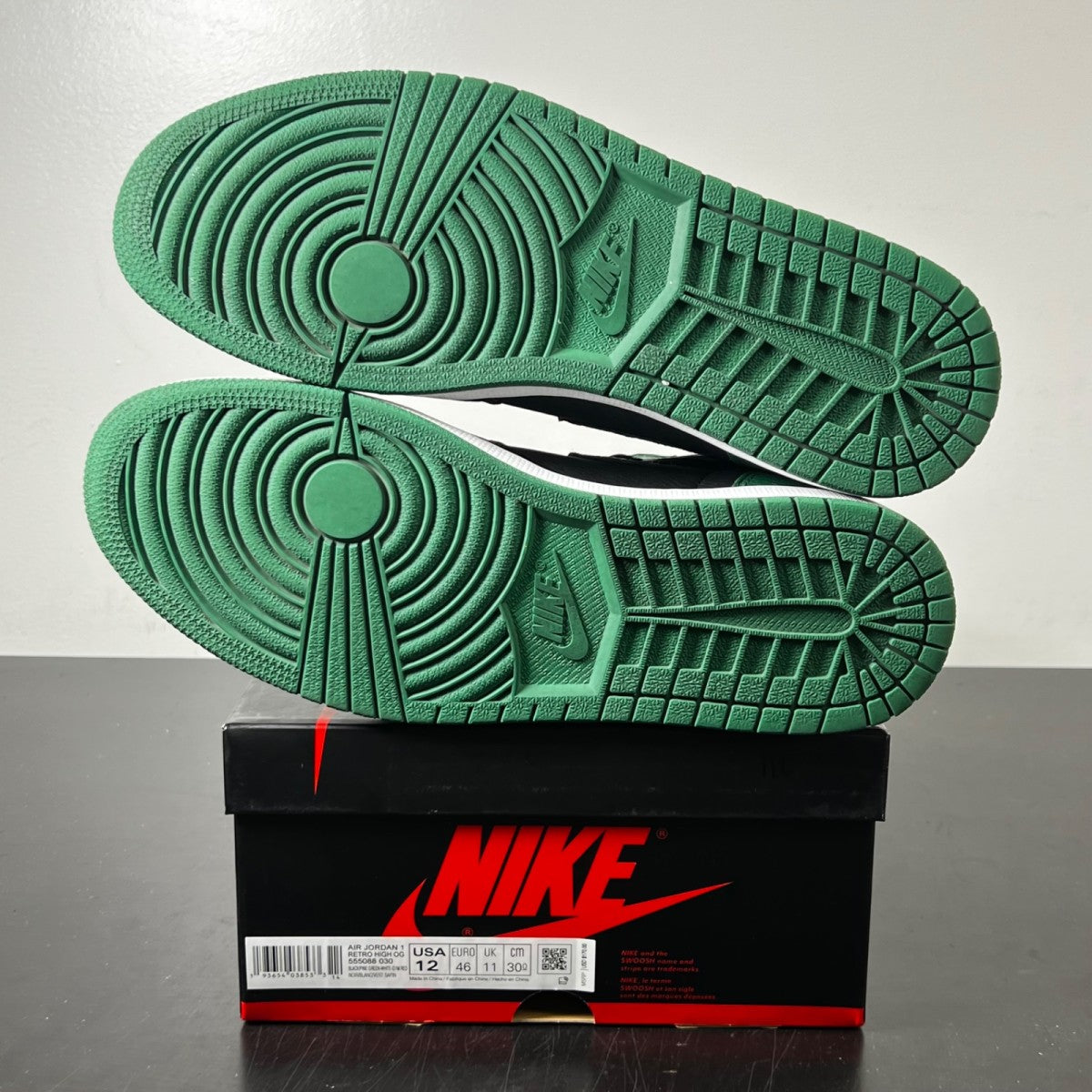 Jordan 1 Retro High Pine Green Black 12 (Moderately Worn Pre-Owned)JordanBlack/Pine Green-White-Gym Red - Image 6