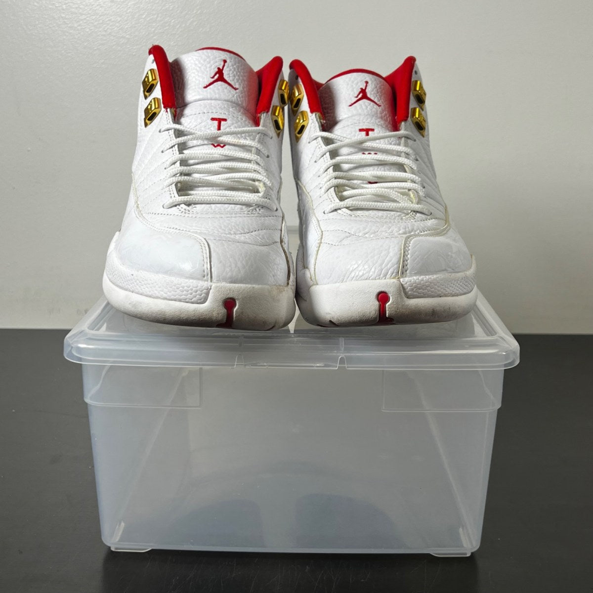 Jordan 12 Retro FIBA (2019) 11 (Heavily Worn Pre-Owned)JordanWhite/University Red-Metallic Gold - Image 2