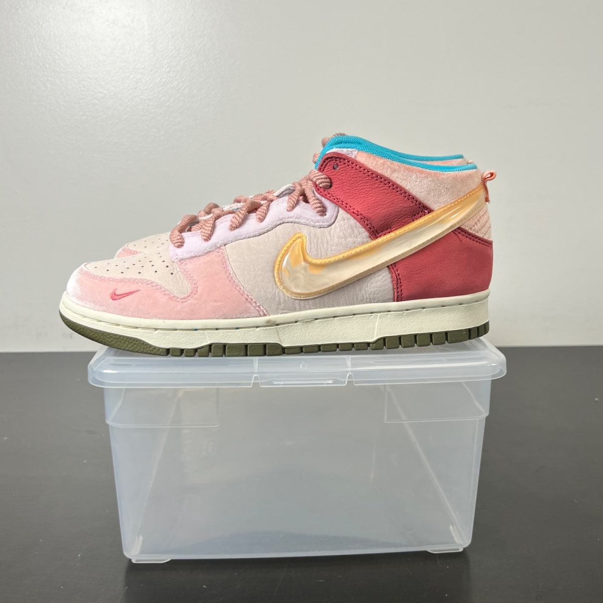 Nike Dunk Mid Social Status Free Lunch Strawberry Milk 8 (New Pre-Owned)NikeLight Soft Pink/Shy Pink-Tan - Image 3